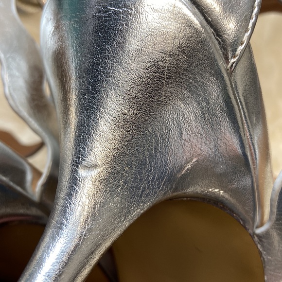 Chinese Laundry silver Scalloped edge heels - Picture 8 of 10